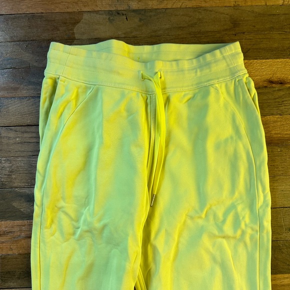 Lululemon Scuba Joggers *French Terry - Highlight Yellow - Size 6 - Picture 2 of 3